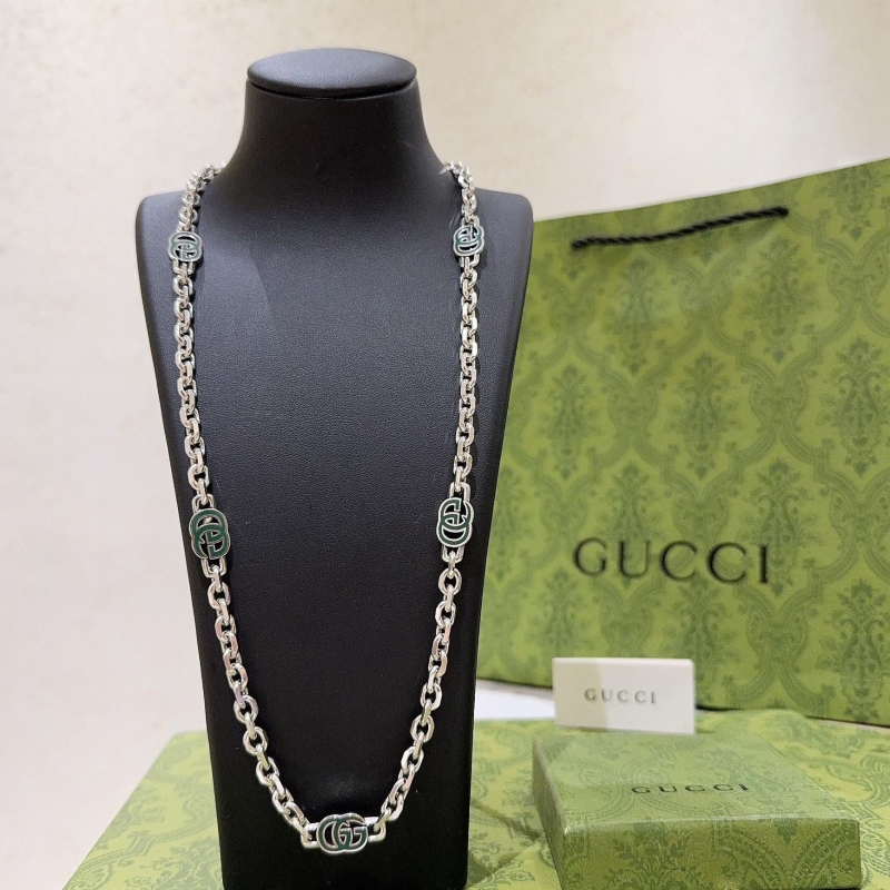 G*u*i necklaces